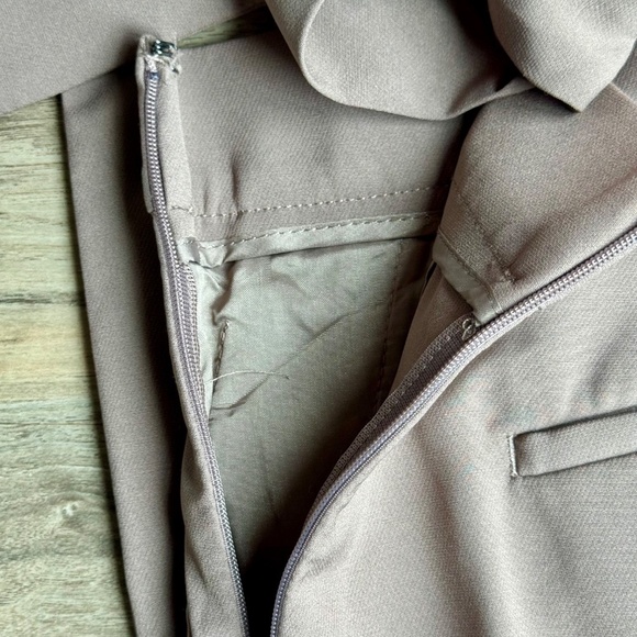 Banana Republic Taupe Side Tie-Waist Pleated Lace-Trim Tailored Shorts – Size 6 - Picture 7 of 15